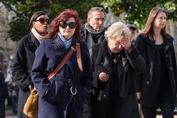 L’actrice belge a été emportée par un cancer rare le 16 mars dernier à seulement 43 ans

Les proches d'Emilie Dequenne aux arrivées des obsèques d'Emilie Dequenne au cimetière Père Lachaise à Paris, France, le 26 mars 2025. © Cyril Moreau/Bestimage