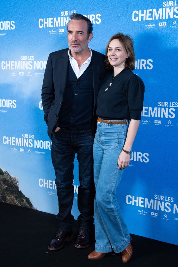 Jean Dujardin et Nathalie Pechalat à l'avant-première de Sur Les Chemins Noirs le 13 mars 2023. Photo par Aurore Marechal/ABACAPRESS.COM