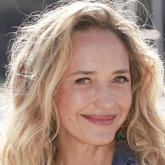 A 53 ans, Hélène de Fougerolles privilégie aujourd'hui des méthodes naturelles pour son bien-être.

Hélène de Fougerolles de la série Sam
La 25e édition du Festival de la fiction télé de La Rochelle. © Christophe Aubert via Bestimage
