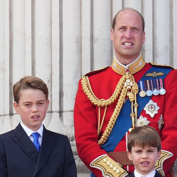 Le prince William, prince de Galles, le prince George, le prince Louis - Les membres de la famille royale britannique au balcon du Palais de Buckingham lors de la parade militaire "Trooping the Colour" à Londres le 15 juin 2024
© Julien Burton / Bestimage
