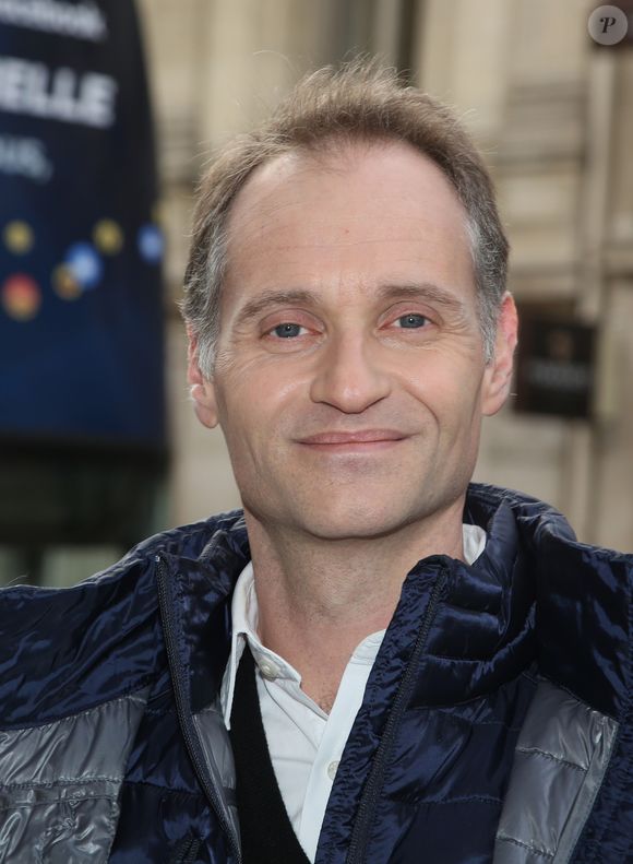 Fabien Namias à la présentation du bus Europe 1 pour la Présidentielle 2017 à Paris, le 2 février 2017. 

Photo : Denis Guignebourg/Bestimage