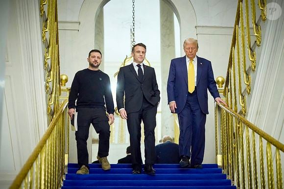 Le président français Emmanuel Macron recoit le président américain élu Donald Trump et le président ukrainien Volodymyr Zelenskiy au palais de l'Élysée après une réunion trilatérale dans le cadre des cérémonies de réouverture de la cathédrale Notre-Dame de Paris, cinq ans et demi après l'incendie, à Paris, France, le 7 décembre 2024. © Ukraine Presidency via Bestimage