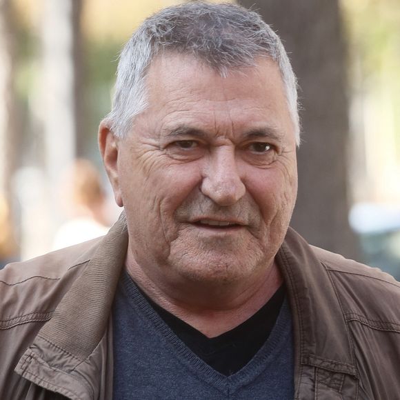 Et d'ajouter : "Je suis malheureusement contraint d'annuler mes deux prochaines représentations prévues ce jour à Chaumont et demain à Villers-le-Lac". 

Exclusif - Jean-Marie Bigard - Arrivées à l'enregistrement de l'émission "Vivement Dimanche" présentée par M. Drucker et qui sera diffusée le 8 octobre 2023 sur France 3, au studio Gabriel à Paris, France, le 03 octobre 2023. © Christophe Clovis / Bestimage