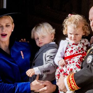 La princesse Charlène et le prince Albert II de Monaco avec leurs enfants, le prince Jacques et la princesse Gabriella, sur le balcon du Palais Princier, après les célébrations de la fête nationale de Monaco, à Monaco, le 19 novembre 2017. Photo by Robin Utrecht/ABACAPRESS.COM