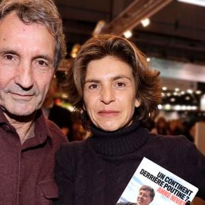 Anne Nivat et son mari Jean-Jacques Bourdin - Salon du livre à la porte de Versailles à Paris le 18 mars 2018. © Cédric Perrin/Bestimage