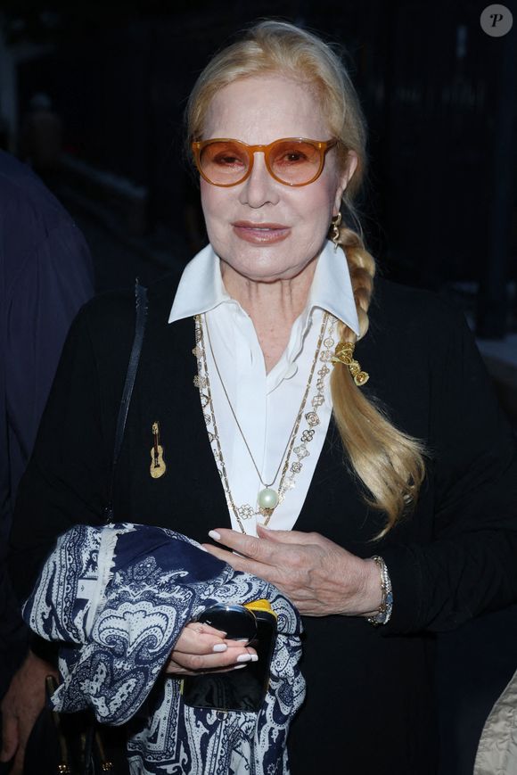 Sylvie Vartan assiste au lancement du livre 'DreamLand' de Martine Couralet-Laing à Paris, France, le 19 octobre 2023. Photo par Jerome Dominé