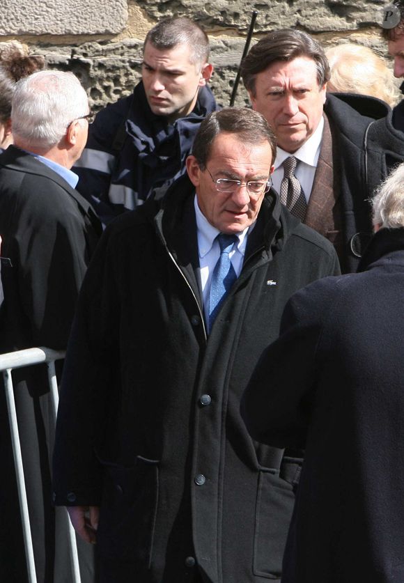 Depuis 26 ans, il était joker, pour Jean-Pierre Pernaut puis Marie-Sophie Lacarrau

Jean-Pierre Pernaut et Jacques Legros assistent à la messe de funérailles du journaliste Thierry Gilardi à Montfort-l'Amaury, France, le 31 mars 2008. Thierry Gilardi est décédé à l'âge de 49 ans le 25 mars. Photo by Mousse-Taamallah/ABACAPRESS.COM