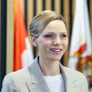 La princesse Charlène de Monaco, accompagnée de son frère Gareth Wittstock, participe à la présentation de la brigade canine au siège de la Direction de la Sûreté Publique à Monaco, le 27 octobre 2025. En présence d'Eric Arella, contrôleur en charge de la direction de la Sûreté publique. © Claudia Albuquerque/Bestimage