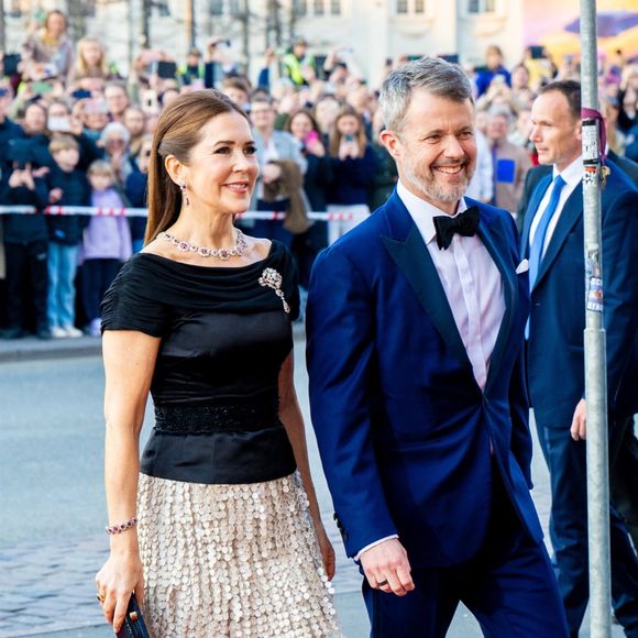 Pour l'instant, on ne connaît pas le lieu de vacances du couple. 

Des membres de la famille royale danoise assistent à un spectacle d'anniversaire sur la vieille scène du Théâtre royal danois de Copenhague à l'occasion du 18e anniversaire de la princesse Isabella (princesse Isabella de Danemark).
©Backgrid USA / Bestimage