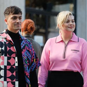 Malgré tout, Louane décide de lui révéler ses sentiments huit mois plus tard.

Louane Emera et son compagnon Florian Rossi arrivent au défilé de mode Miu Miu lors de la Fashion Week printemps/été 2022 à Paris, France, le 5 octobre 2021. © Veeren Ramsamy-Christophe Clovis/Bestimage