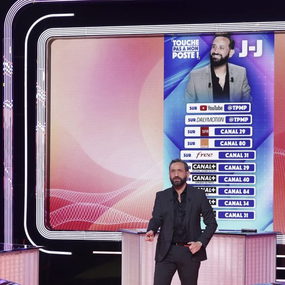 Exclusif - Cyril Hanouna, sur le plateau de l’émission « TPMP » présentée par C.Hanouna et diffusée en direct sur Youtube et sur toutes les box exceptée Bouygues (SFR, FREE, MyCanal etc), Paris, France, le 03 mars 2025. © Jack Tribeca / Bestimage
