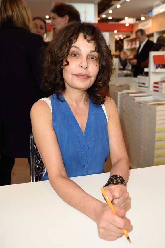 Isabelle Mergault assistant au Salon Du Livre de Paris 2017 qui s'est tenu à la Porte de Versailles à Paris, France, le 26 mars 2017. Photo par Alban Wyters/Abaca