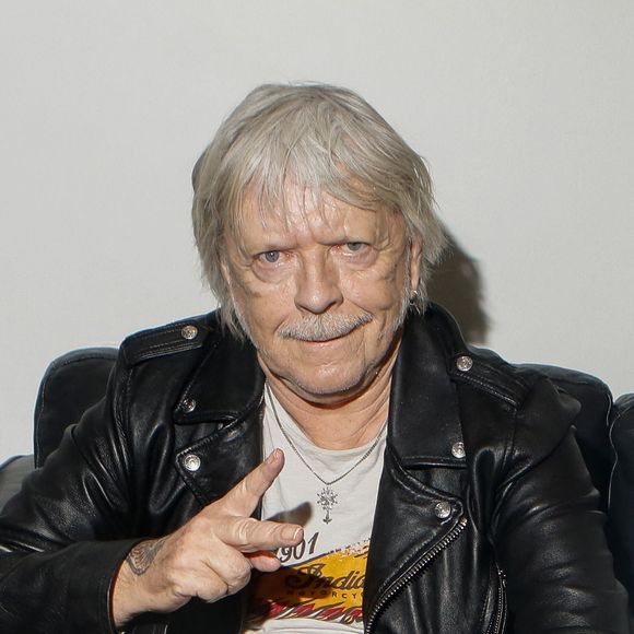 Renaud a célébré ses 50 ans de carrière au Zénith Paris-La Villette devant un public en fusion.

Renaud (Renaud Séchan) - Backstage - Enregistrement de l'émission "La fête de la Chanson française" au Dôme à Paris, présentée par L.Thilleman et A.Manoukian sur France 3. © C.Clovis-P.Perusseau / Bestimage