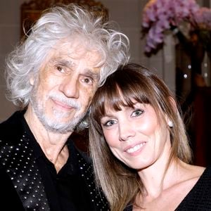 Ainsi, le 3 octobre 2025, la trentenaire a partagé sur Instagram des clichés de son voyage aux États-Unis avec Louis Bertignac et leur fils, qui a bien grandi. Et quoi de plus normal, pour le compositeur de "New York avec toi", que de visiter... la Grosse pomme !

Louis Bertignac et sa femme Laetitia lors de la soirée des "Stéthos d'or 2023" à l'hôtel Four Seasons George V à Paris le 27 mars 2023. © Cédric Perrin / Bestimage