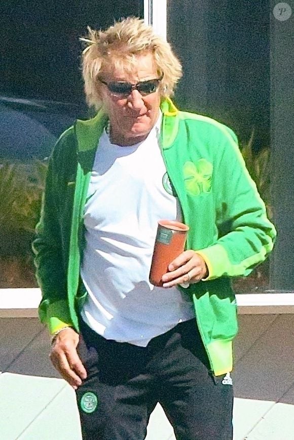 Los Angeles, CA  - EXCLUSIVE  - Rod Stewart et sa femme Penny Lancaster à Los Angeles. / Backgrid USA / Bestimage