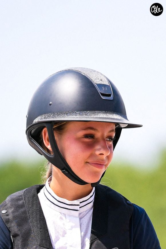 Passionnée d'équitation, elle multiplie les balades sur la plage avec sa jument Valentine du Delta et une amie cavalière.

Giulia SARKOZY, fille de Nicolas SARKOZY, ancien président de la République française, et de Carla BRUNI, chanteuse française, lors du Longines Paris Eiffel Jumping 2026, deuxième journée, à la Tour Eiffel, le 20 juin 2026 à Paris, en France. Photo : Ewen Gavet/Icon Sport/ABACAPRESS.COM