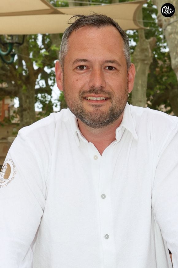 Le chef a dédié ce titre à sa grand-mère, qui lui a transmis sa passion pour la cuisine et qui est décédée cette année.

Les Chefs à Saint-Tropez fêtent les producteurs 2026 - David Gallienne membre du jury de la "battle d'Aïoli"place des Lices à Saint-Tropez, le 4 mai 2026.. © Jean-Marc Lhomer/Bestimage