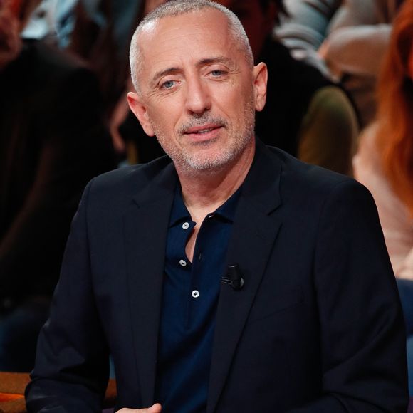 Exclusif - Gad Elmaleh lors de l'enregistrement de l'émission "Famille je vous aime" présentée par M. Drucker et qui sera diffusée le 13 juin 2025 sur France 3, aux Studios rive gauche à Paris, France, le 14 avril 2025. © Clovis-Gaffiot/Bestimage
