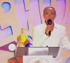 L’humoriste a reçu le prix du « meilleur Comedy Club » des mains de Nikos Aliagas.

Nikos Aliagas lors de la troisième édition du Festival "L'humour à la plage" diffusée sur TF1 jeudi 27 août 2026.

Capture d'écran TF1 "L'humour à la plage"