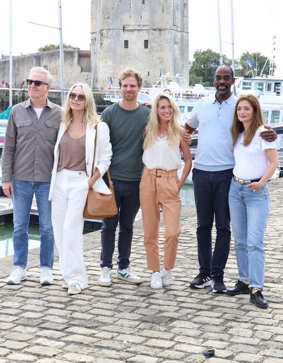 Yvon Back et Tonya Kinzinger, Gaela Le Devehat, Constantin Balsan, Aurore Delplace et Bibi Tanga pour le photocall de "Un si grand soleil" sur le port lors du 25eme anniversaire du Festival de la fiction de la Rochelle le 16 Septembre 2023
© Denis Guignebourg / Bestimage