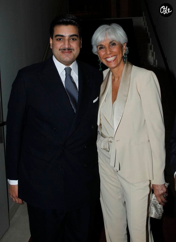 Le cheikh Hamad Al-Thani possède par ailleurs une collection estimée entre 5 000 et 6 000 œuvres, faisant de lui l’un des grands collectionneurs de sa génération. 

H.E. Sheikh Hamad bin Abdullah Al Thani, Linda Pinto et François Rochas lors du dîner organisé chez Christie’s, à la galerie de Girardon, autour de l’évocation de Hubert de Givenchy, à Paris, le 13 septembre 2012. BERTRAND RINDOFF PETROFF / BESTIMAGE