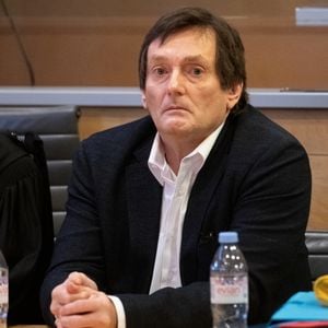 Pierre Palmade a été condamné par le tribunal correctionnel de Melun à cinq ans de prison, dont deux ans ferme, pour l'accident de la route qu'il a causé, alors qu'il était sous l'emprise de stupéfiants, en Seine-et-Marne.

L'acteur et humoriste français Pierre Palmade lors de son procès au tribunal de Melun, au sud de Paris.