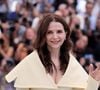 Juliette Binoche, présidente du jury - Photocall du jury des longs métrages lors du 78ème Festival International du Film de Cannes, le 13 mai 2025. 
© Jacovides / Moreau / Bestimage