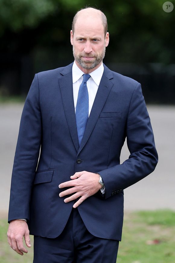 Le prince William lors de l'inauguration du Mémorial humanitaire mondial, le premier mémorial dédié aux travailleurs humanitaires du monde entier, créé par l'artiste britannique Michael Landy, à Gunnersbury Park à Londres. 
© Chris Jackson/WPA-Pool/Bestimage