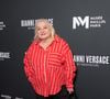 Elle a expliqué avoir eu recours à une rhinoplastie à cause d'une remarque d'une maquilleuse sur son profil.

Josiane Balasko - Personnalités à la première grande rétrospective française consacrée à Gianni Versace au Musée Maillol à Paris le 4 juin 2026.

© Anne-Sophie Guebey / Bestimage