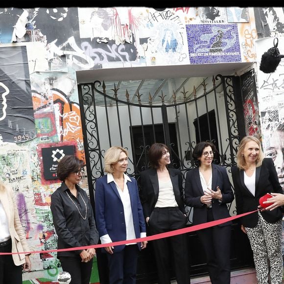 Elle a ouvert en septembre 2023

Lorraine Dauchez, Fondatrice, ARTEUM, Rachida Dati, maire du 7ème arrondissement de Paris, Valérie Pécresse, présidente du conseil régional d'Ile de France, Charlotte Gainsbourg, Rima Abdul Malak, ministre de la culture, Carine Rolland, adjointe à la culture de la maire de Paris lors de l'inauguration de la Maison Gainsbourg, rue de Verneuil à Paris le 14 septembre 2023.

© Alain Guizard / Bestimage