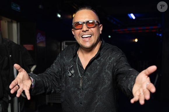 Aujourd’hui, ils se sont retrouvés et conservent beaucoup de tendresse l’un pour l’autre.

Faudel lors de la tournée des années 2000 "I Gotta Feeling" au Dôme de Paris le 13 mars 2026.
© Julien Sarkissian / Bestimage