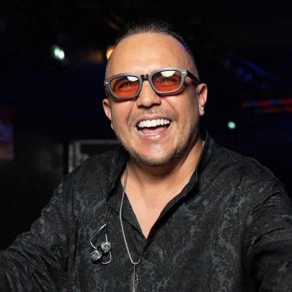 Aujourd’hui, ils se sont retrouvés et conservent beaucoup de tendresse l’un pour l’autre.

Faudel lors de la tournée des années 2000 "I Gotta Feeling" au Dôme de Paris le 13 mars 2026.
© Julien Sarkissian / Bestimage