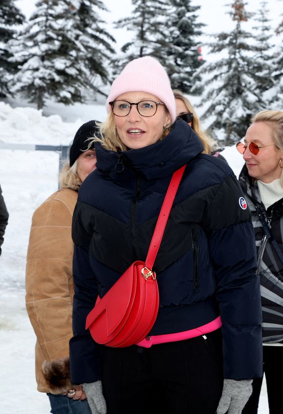 Alexandra Lamy - Les célébrités prennent le volant sur le circuit sur glace Skoda dans le cadre du 27ème festival International du Film de Comédie de l'Alpe d'Huez, le 19 janvier 2023. 
© Dominique Jacovides / Bestimage