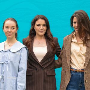 Charlotte Casiraghi et sa demi-sœur Alexandra de Hanovre ont notamment fait une apparition remarquée, misant sur des looks printaniers et décontractés.

Mélanie-Antoinette de Massy, Charlotte Casiraghi et la princesse Alexandra de Hanovre lors de la sixième journée du Rolex Monte-Carlo Masters au Monte-Carlo Country Club de Monaco. 10 avril 2026 © Claudia Albuquerque/Bestimage