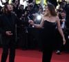 Radieuse et très complice avec Vincent Macaigne, elle s’est prêtée à quelques instants de légèreté sur le tapis rouge. 

Vincent Macaigne et Laetitia Casta - Montée des marches du film « Karma » lors du 79ème Festival International du Film de Cannes, le 15 mai 2026. © Olivier Borde / Bestimage