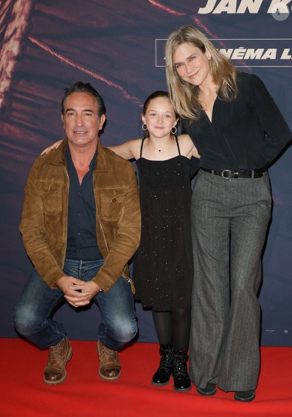 Jean Dujardin, Daphné Richard et Marie-Josée Croze - Avant-première du film "L'Homme qui rétrécit" au cinéma le Grand Rex à Paris le 6 octobre 2025. © Coadic Guirec/Bestimage
