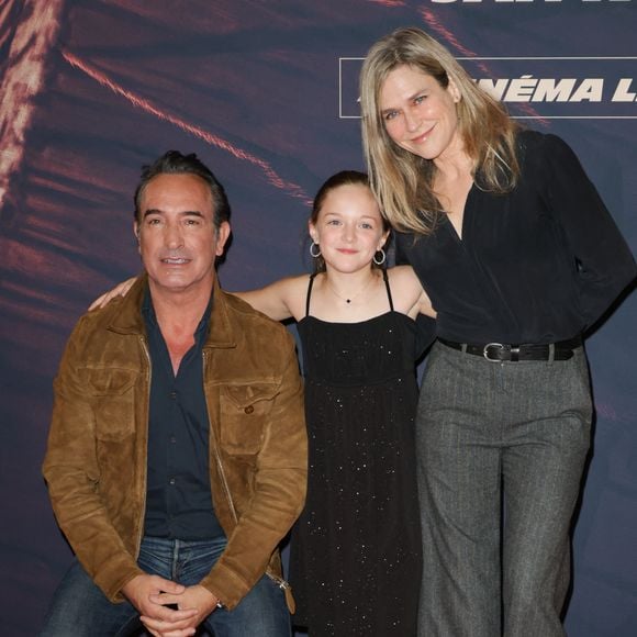 Jean Dujardin, Daphné Richard et Marie-Josée Croze - Avant-première du film "L'Homme qui rétrécit" au cinéma le Grand Rex à Paris le 6 octobre 2025. © Coadic Guirec/Bestimage