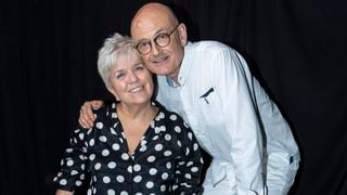 Dans leur domaine de Vaison-la-Romaine, Benoist, le mari de Mimie Mathy, s'adonne à une activité 7 jours sur 7 "au grand désespoir" de sa femme