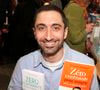 Dans  Zéro contrainte pour maigrir (éd. Flammarion), le médecin suivi par plus d'un million de personnes sur Instagram dévoile notamment quelques aliments coupe-faim. 



Jimmy Mohamed au Festival du Livre de Paris 2023 au Grand Palais Éphémère le 23 avril 2023.

© Cédric Perrin / Bestimage