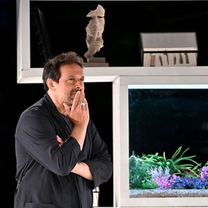 Bruno Salomone durant la 3eme soirée de la 1ere édition du festival Les Théâtrales d'Eze en plein air à l'oppidum du Col d'Eze avec la pièce "Au Scalpel", le 7 août 2023.
© Bruno Bebert /