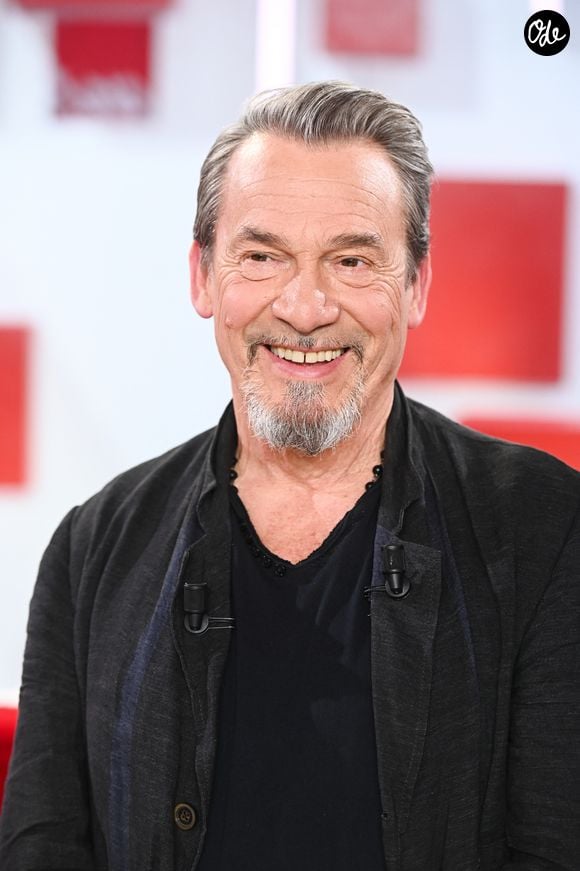 Exclusif - Florent Pagny lors de l'enregistrement de l'émission Vivement dimanche au studio Rive gauche, présentée par M.Drucker, diffusée sur France 3 le 21 juin 2026, à Paris, France, le 20 mai 2026. © Guillaume Gaffiot/Bestimage