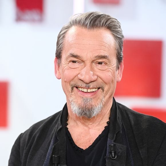 Exclusif - Florent Pagny lors de l'enregistrement de l'émission Vivement dimanche au studio Rive gauche, présentée par M.Drucker, diffusée sur France 3 le 21 juin 2026, à Paris, France, le 20 mai 2026. © Guillaume Gaffiot/Bestimage