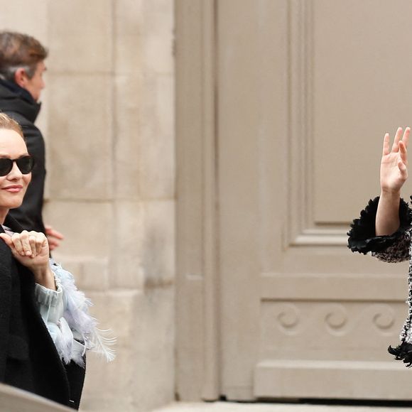 Vanessa Paradis et sa fille Lily-Rose Depp au défilé Chanel 2 "Collection Haute Couture Printemps/Eté 2025" lors de la Fashion Week de Paris (PFW), le 28 janvier 2025. Photo par Christophe Clovis / Bestimage
