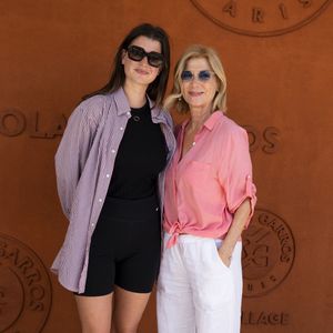 Oriane Deschamps et Michèle Laroque au village lors des Internationaux de France de Tennis de Roland Garros 2025. Paris, le 30 mai 2025. 
© Moreau / Jacovides / Bestimage