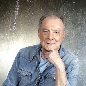 Herbert Léonard est mort à l'âge de 80 ans

Exclusif - Portrait de Herbert Léonard lors de l'enregistrement de l'émission "Chez Jordan de Luxe" à Paris. 
© Cédric Perrin / Bestimage