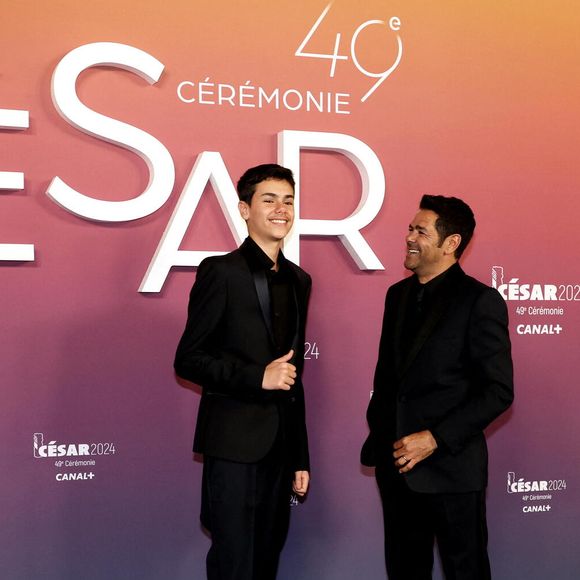 Jamel Debbouze et son fils Léon - Photocall des lauréats (press room) lors de la 49ème édition de la cérémonie des César à l’Olympia à Paris le 23 février 2024 © Dominique Jacovides / Olivier Borde / Bestimage