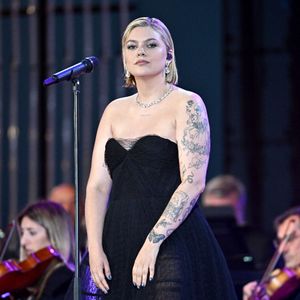 Exclusif - Louane - Enregistrement de l'émission "Cannes chante le Cinéma" sur la célèbre plage Macé de Cannes, le 25 mai 2023 lors de la 76ème édition du Festival de Cannes le 25 mai 2023. © Bruno Bebert-Tiziano da Silva/Bestimage