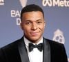 Kylian Mbappé est l'attaquant vedette du Real Madrid et de l'équipe de France de football

Kylian Mbappé à la 70e cérémonie du Ballon d'or au Palladium Theatre à Londres, en Angleterre. © Cyril Moreau / Bestimage