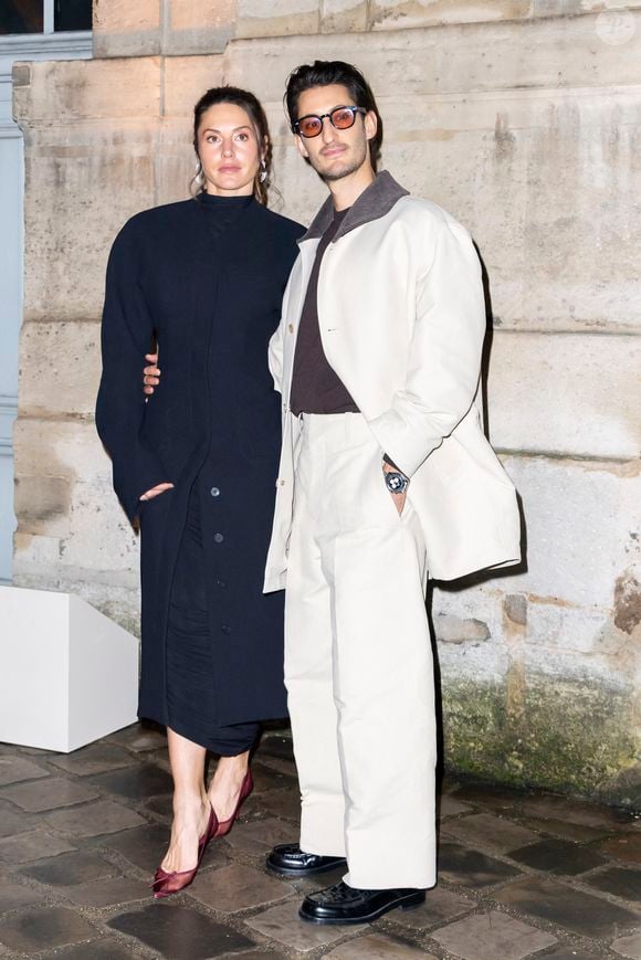 L'épouse du comédien Pierre Niney partage sur Instagram les coulisses de sa luxueuse déconnexion en solitaire.

Natasha Andrews, Pierre Niney - Photocall du Défilé de mode Jacquemus Collection Hommes Automne Hiver Printemps-Été dans le cadre de la Fashion Week de Paris, France, le 25 janvier 2026.
 
© Olivier Borde / Bestimage
