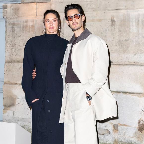 L'épouse du comédien Pierre Niney partage sur Instagram les coulisses de sa luxueuse déconnexion en solitaire.

Natasha Andrews, Pierre Niney - Photocall du Défilé de mode Jacquemus Collection Hommes Automne Hiver Printemps-Été dans le cadre de la Fashion Week de Paris, France, le 25 janvier 2026.
 
© Olivier Borde / Bestimage